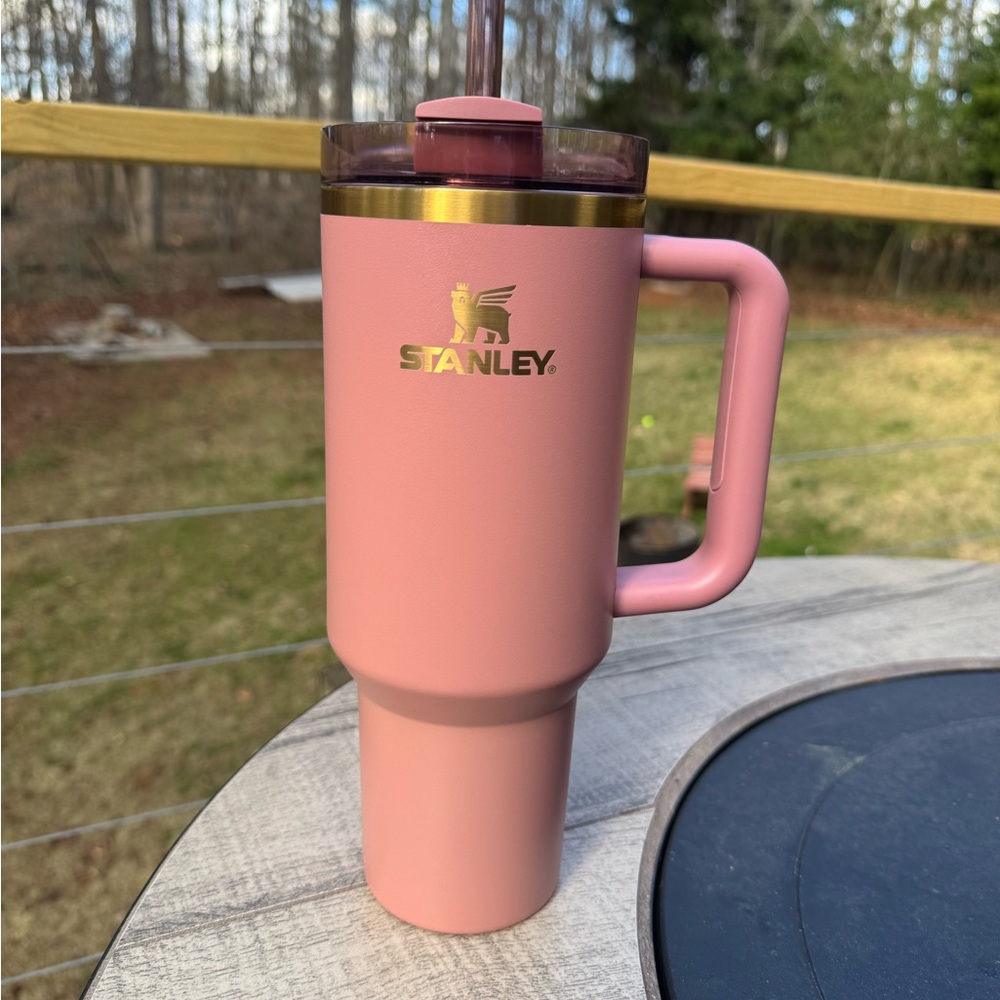 Stanley 40oz H2.0 quencher